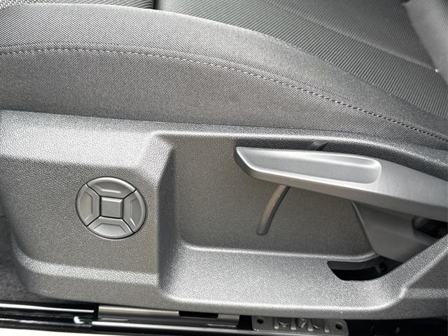 Audi / Q3 / Gr&uuml;n / / / AHK+KAMERA+NAVI+EL. HECKKL.+LED+17'LM