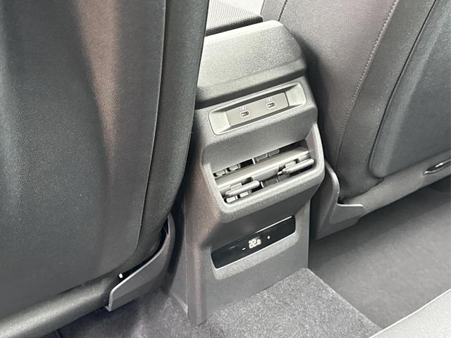 Audi / Q3 / Gr&uuml;n / / / AHK+KAMERA+NAVI+EL. HECKKL.+LED+17'LM