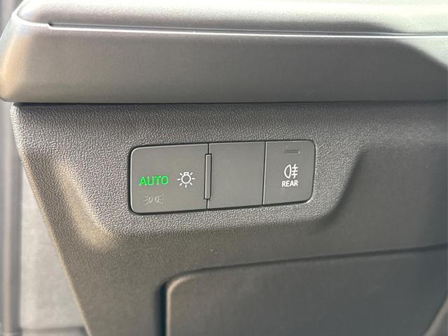 Audi / Q3 / Gr&uuml;n / / / AHK+KAMERA+NAVI+EL. HECKKL.+LED+17'LM