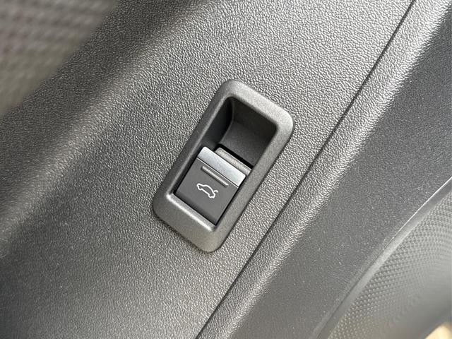 Audi / Q3 / Gr&uuml;n / / / AHK+KAMERA+NAVI+EL. HECKKL.+LED+17'LM