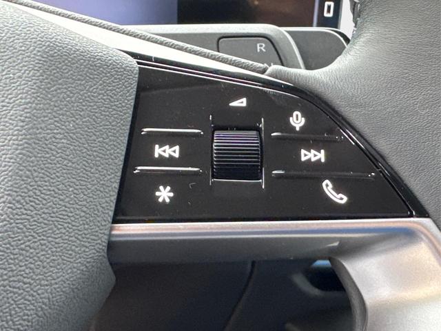Audi / Q3 / Gr&uuml;n / / / AHK+KAMERA+NAVI+EL. HECKKL.+LED+17'LM