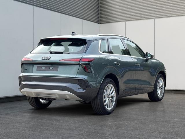 Audi / Q3 / Gr&uuml;n / / / AHK+NAVI+PANO+KAMERA+EL. HECKKL.+LED+18'LM