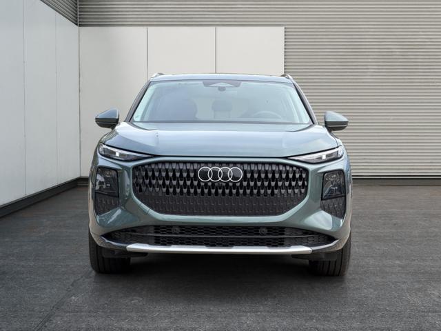 Audi / Q3 / Gr&uuml;n / / / AHK+NAVI+PANO+KAMERA+EL. HECKKL.+LED+18'LM