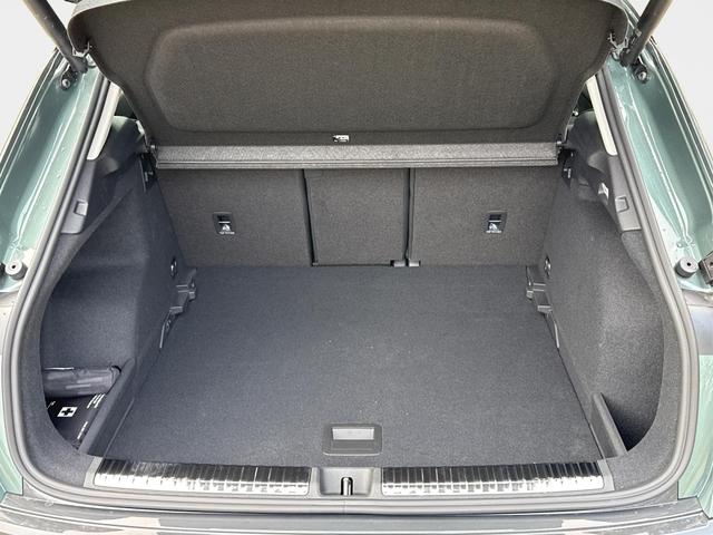 Audi / Q3 / Gr&uuml;n / / / AHK+NAVI+PANO+KAMERA+EL. HECKKL.+LED+18'LM
