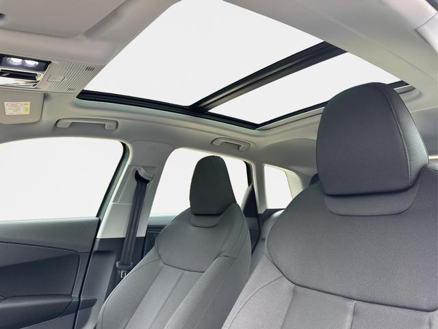 Audi / Q3 / Gr&uuml;n / / / AHK+NAVI+PANO+KAMERA+EL. HECKKL.+LED+18'LM