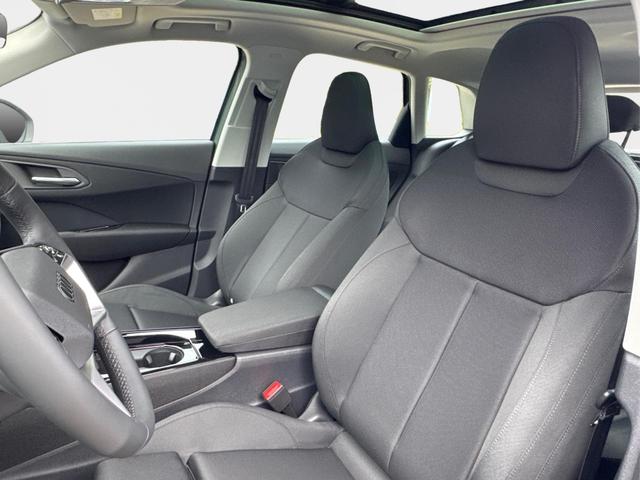 Audi / Q3 / Gr&uuml;n / / / AHK+NAVI+PANO+KAMERA+EL. HECKKL.+LED+18'LM