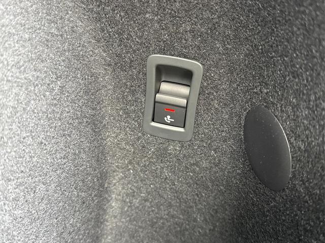 Audi / Q3 / Gr&uuml;n / / / AHK+NAVI+PANO+KAMERA+EL. HECKKL.+LED+18'LM