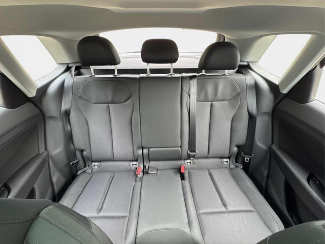 Audi / Q3 / Gr&uuml;n / / / AHK+NAVI+PANO+KAMERA+EL. HECKKL.+LED+18'LM