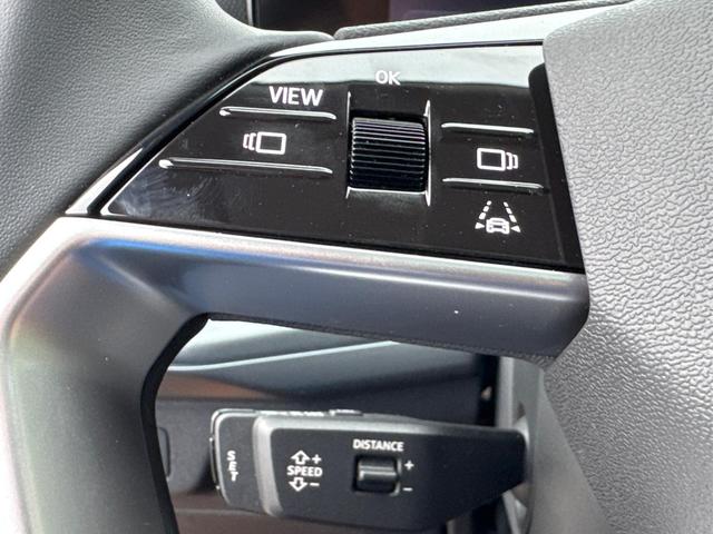 Audi / Q3 / Gr&uuml;n / / / AHK+NAVI+PANO+KAMERA+EL. HECKKL.+LED+18'LM