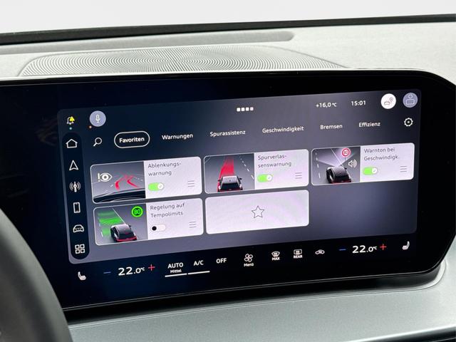 Audi / Q3 / Gr&uuml;n / / / AHK+KAMERA+NAVI+EL. HECKKL.+LED+17'LM