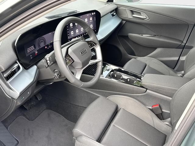 Audi / Q3 / Gr&uuml;n / / / AHK+NAVI+PANO+KAMERA+EL. HECKKL.+LED+18'LM