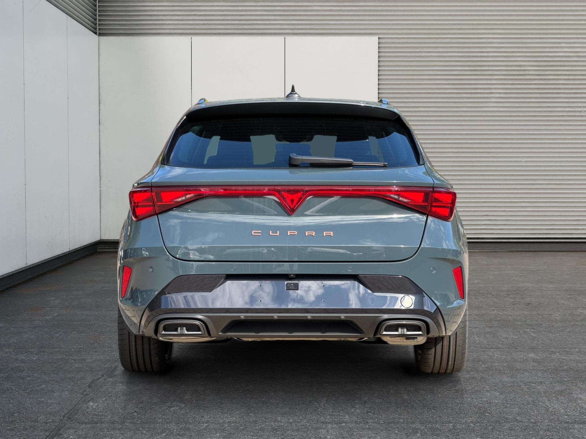 Cupra / Leon Sportstourer / Blau /  /  / ST 4x4 AHK+eHK+NAVI+ACC+SHZ+18 ALU+LED