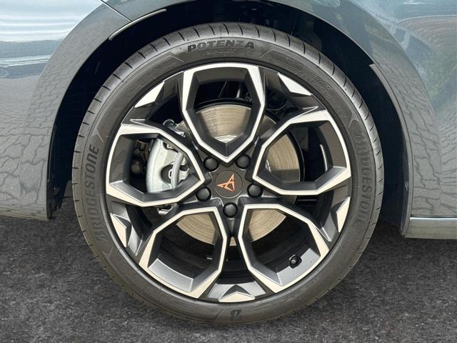 Cupra / Leon Sportstourer / Grau / / / ST 4x4 AHK+eHK+NAVI+ACC+SHZ+18 ALU+LED