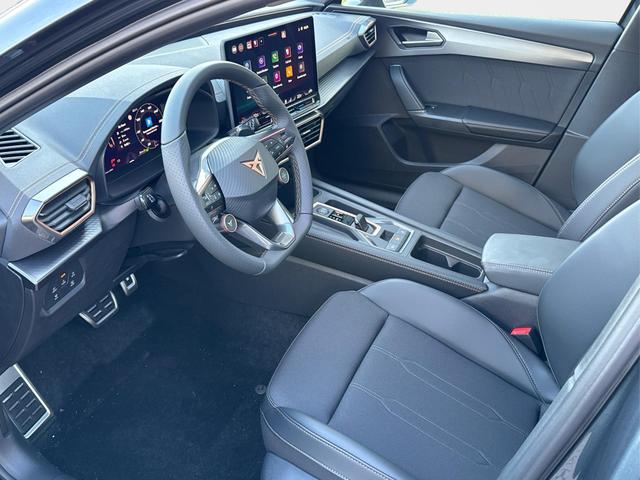 Cupra / Leon Sportstourer / Grau / / / ST AHK+NAVI+eHK+KAMERA+ACC+SHZ+18 ALU+LED, Beispielbilder, ggf. teilweise mit Sonderausstattung