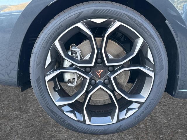 Cupra / Leon Sportstourer / Grau / / / ST AHK+NAVI+eHK+KAMERA+ACC+SHZ+18 ALU+LED, Beispielbilder, ggf. teilweise mit Sonderausstattung