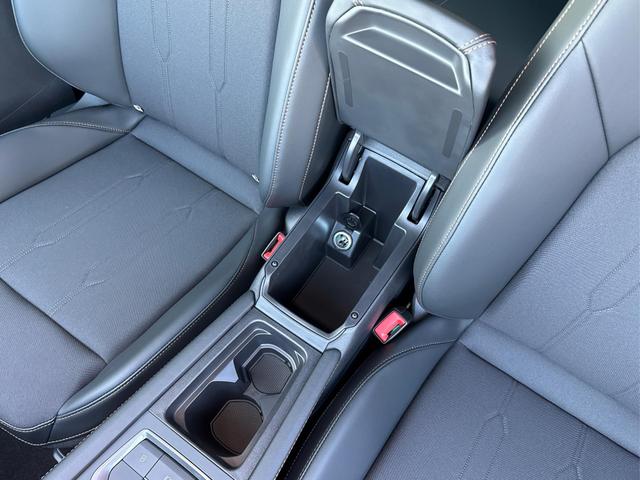 Cupra / Leon Sportstourer / Grau / / / ST AHK+NAVI+eHK+KAMERA+ACC+SHZ+18 ALU+LED, Beispielbilder, ggf. teilweise mit Sonderausstattung