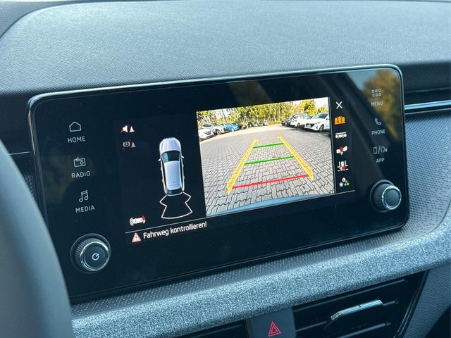 Skoda / Scala / Grau / / / Selection SHZ+KAMERA+SMARTLINK+LED+16 ALU, Beispielbilder, ggf. teilweise mit Sonderausstattung