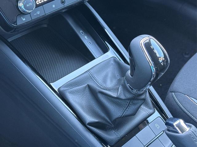 Skoda / Scala / Grau / / / Selection SHZ+KAMERA+SMARTLINK+LED+16 ALU, Beispielbilder, ggf. teilweise mit Sonderausstattung