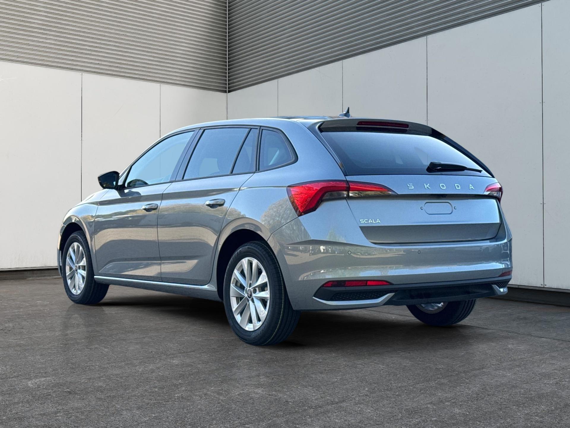 Skoda / Scala / Silber /  /  / Selection SHZ+KAMERA+SMARTLINK+LED+16 ALU