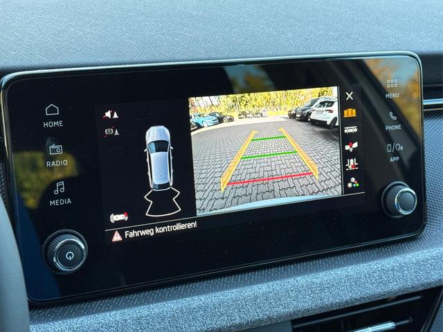 Skoda / Scala / Silber / / / Selection SHZ+KAMERA+SMARTLINK+LED+16 ALU, Beispielbilder, ggf. teilweise mit Sonderausstattung