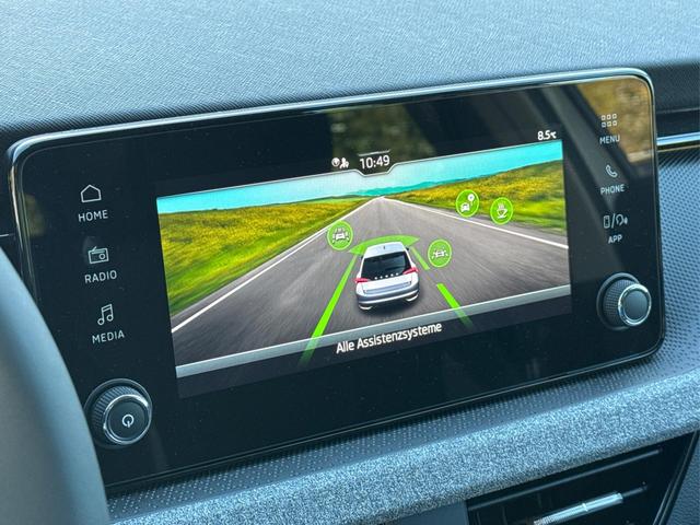 Skoda / Scala / Silber / / / Selection SHZ+KAMERA+SMARTLINK+LED+16 ALU, Beispielbilder, ggf. teilweise mit Sonderausstattung