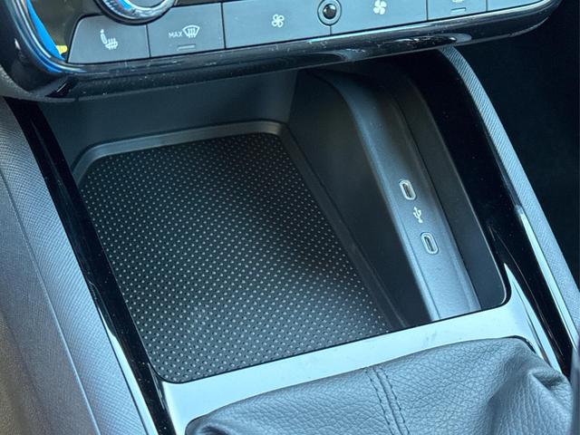 Skoda / Scala / Silber / / / Selection SHZ+KAMERA+SMARTLINK+LED+16 ALU, Beispielbilder, ggf. teilweise mit Sonderausstattung