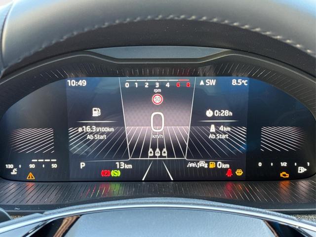 Skoda / Scala / Silber / / / Selection SHZ+KAMERA+SMARTLINK+LED+16 ALU, Beispielbilder, ggf. teilweise mit Sonderausstattung