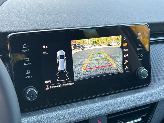 Skoda / Scala / Schwarz / / / Selection SHZ+KAMERA+SMARTLINK+LED+16 ALU, Beispielbilder, ggf. teilweise mit Sonderausstattung