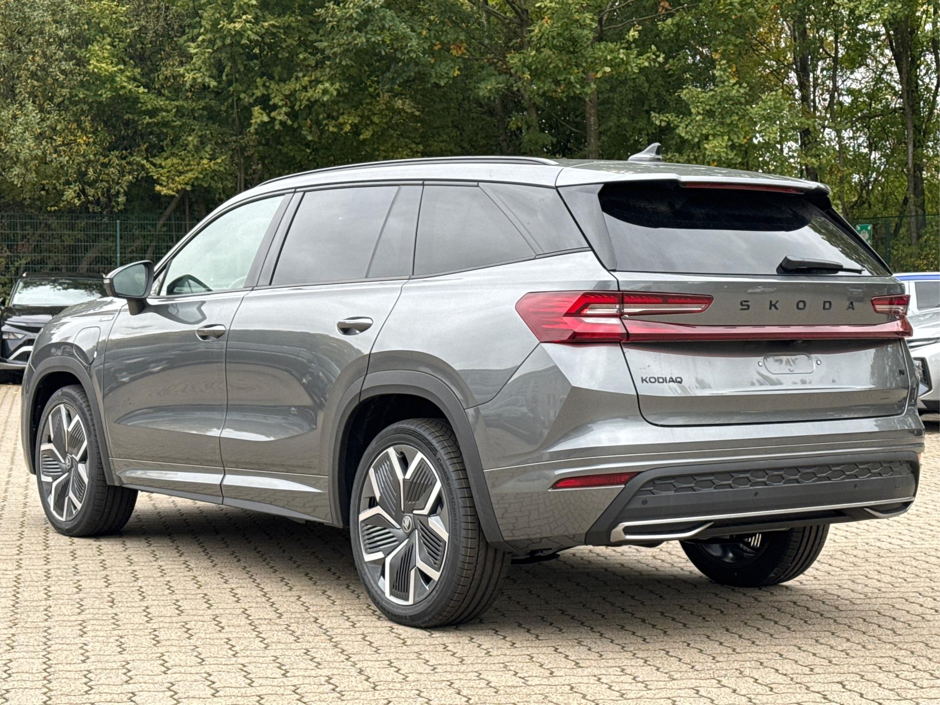 Skoda / Kodiaq / Grau /  /  / PHEV+AHK+NAVI+PANO+MATRIX-LED+KAMERA+EL. HECKKL.