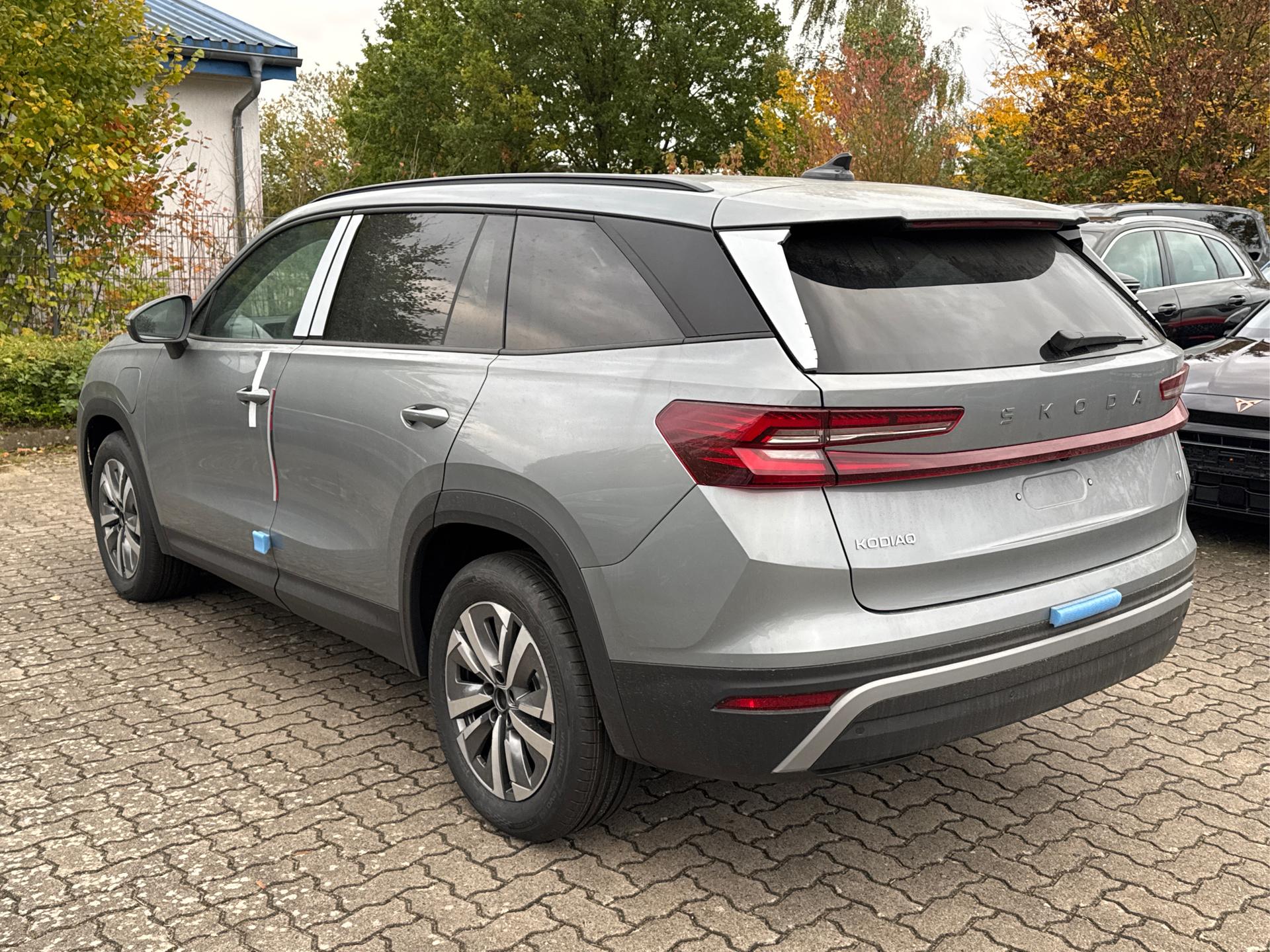 Skoda / Kodiaq / Silber /  /  / PHEV+AHK+MATRIX+NAVI+KAMERA+EL. HECKKL.+PDC