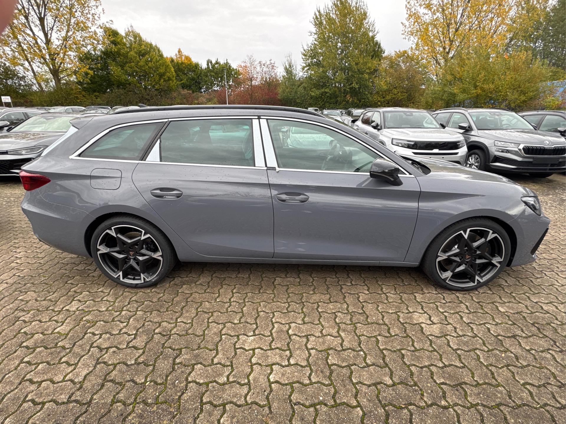 Cupra / Leon Sportstourer / Grau /  /  / 4x4 ST AHK+NAVI+eHK+KAMERA+MEMORY+ACC+19 ALU+LED