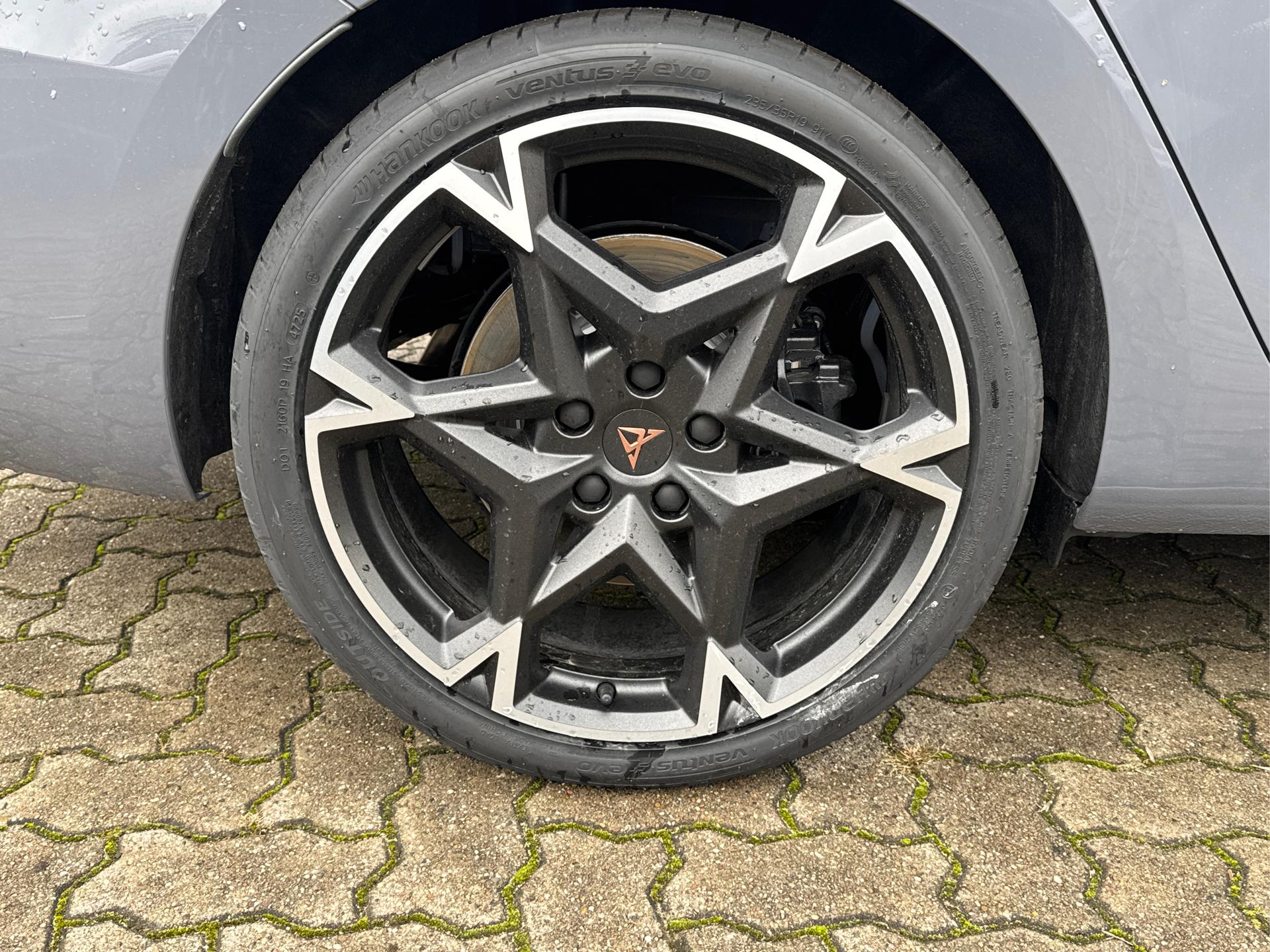 Cupra / Leon Sportstourer / Grau /  /  / 4x4 ST AHK+NAVI+eHK+KAMERA+MEMORY+ACC+19 ALU+LED