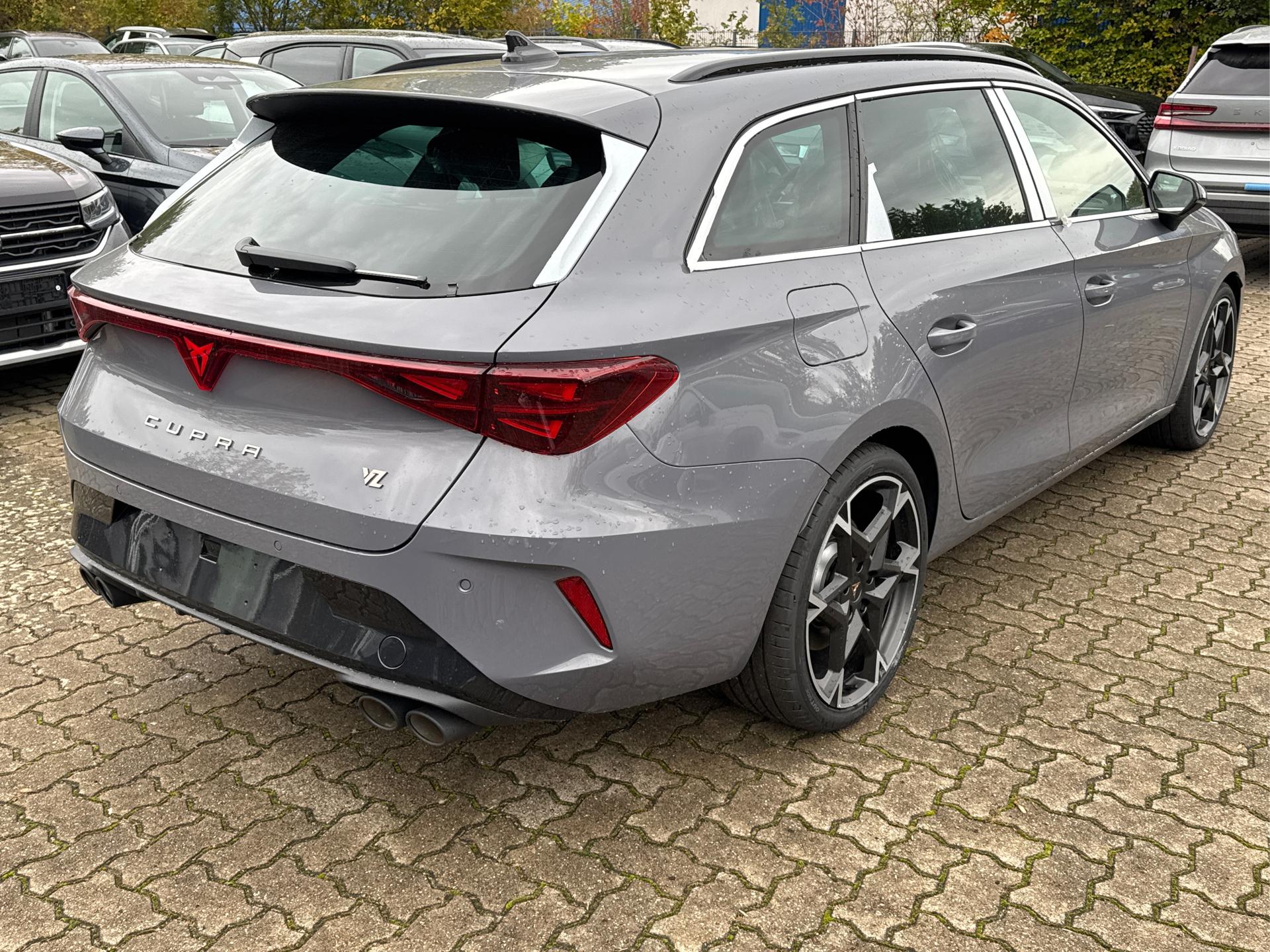 Cupra / Leon Sportstourer / Grau /  /  / 4x4 ST AHK+NAVI+eHK+KAMERA+MEMORY+ACC+19 ALU+LED