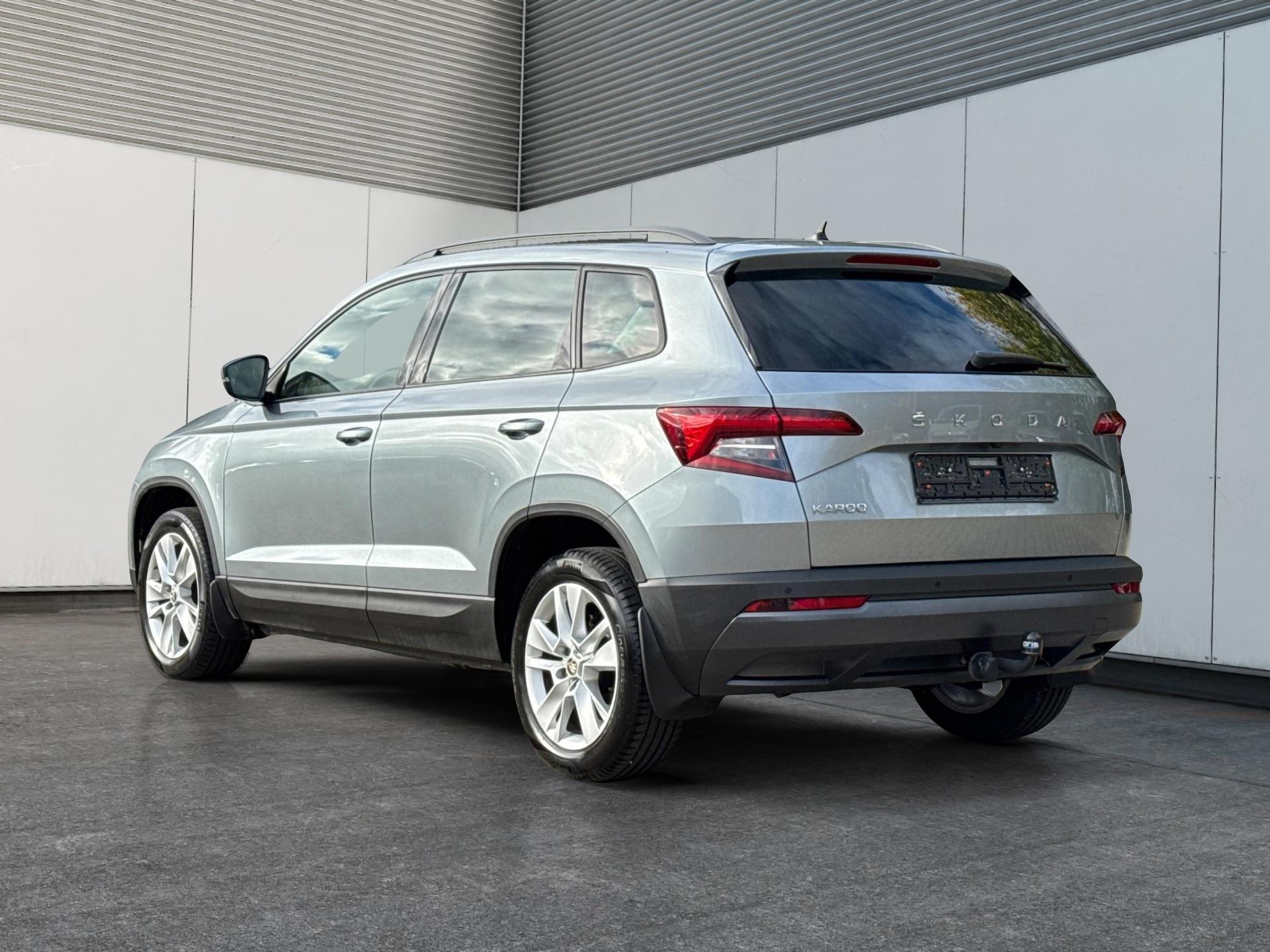 Skoda / Karoq / Grau /  /  / 1.5 TSI Ambition AHK+KESSY+PDC+KAMERA+17LM