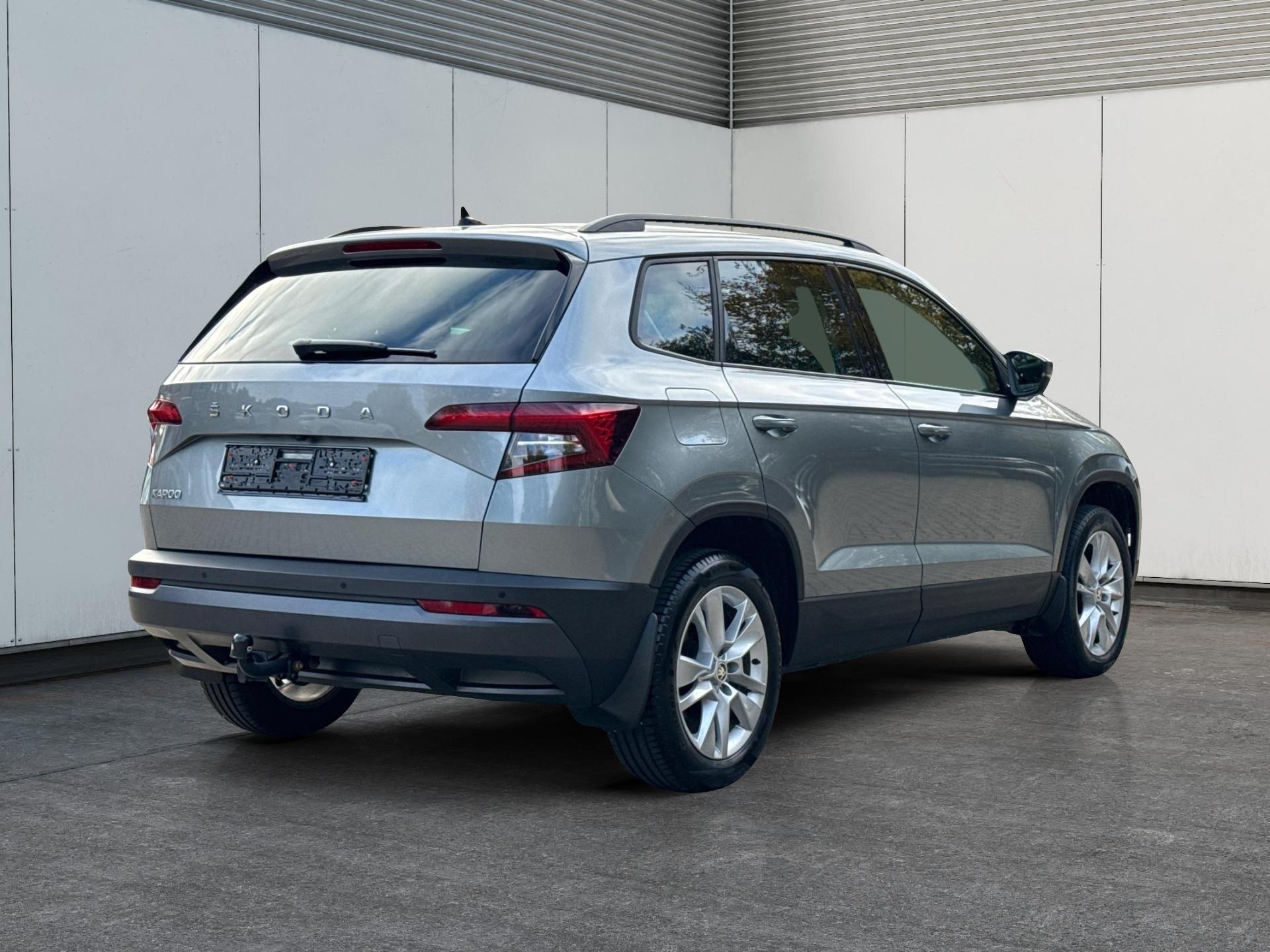 Skoda / Karoq / Grau /  /  / 1.5 TSI Ambition AHK+KESSY+PDC+KAMERA+17LM
