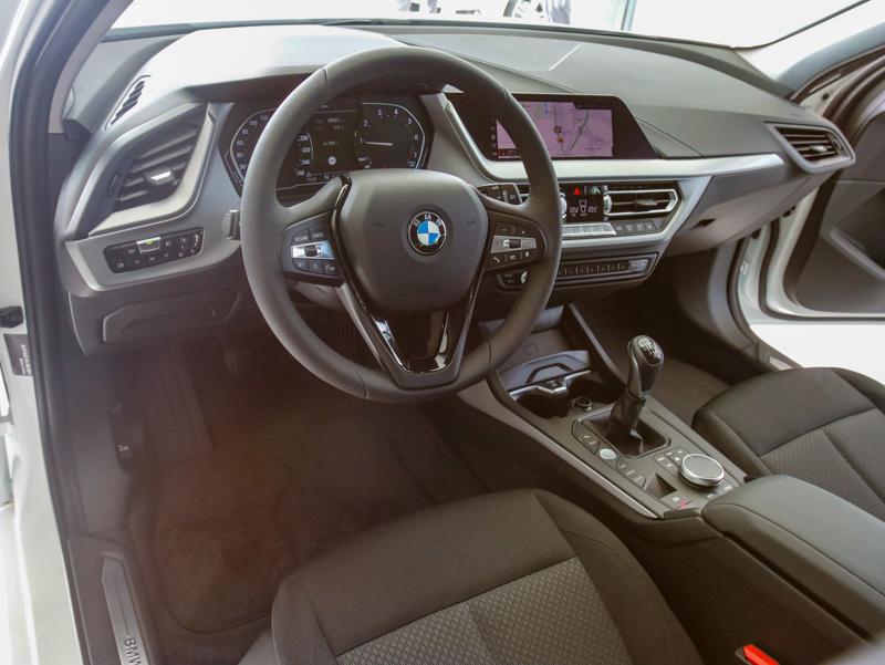 BMW 1er 118i Advantage Neues Modell Navigation / PDC LED