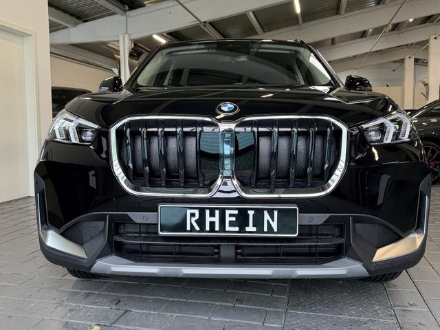 BMW X1 - sDrive18i Driving Assistant AHK
