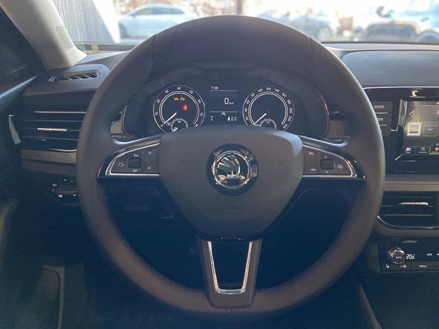 Skoda Scala Ambition Premium (D5) 1.0 TSI 115 ALU 16",CLIMATRONIC,PDC,WINTER,SWING & 5J. GARAN. (Vorlauf 21.10.2025) 