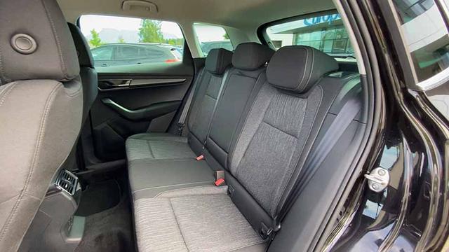 Skoda Karoq Style PREMIUM (D3) 1.5 TSI ACT OPF DSG 150 NAV, WINTER, ACC210, 5J GAR., AHK, KAM, 18" ALU UVM. (LEASINGRÜCKLÄUFER) 