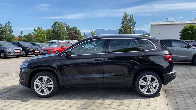 Skoda Karoq Style PREMIUM (D3) 1.5 TSI ACT OPF DSG 150 NAV, WINTER, ACC210, 5J GAR., AHK, KAM, 18" ALU UVM. (LEASINGRÜCKLÄUFER) 