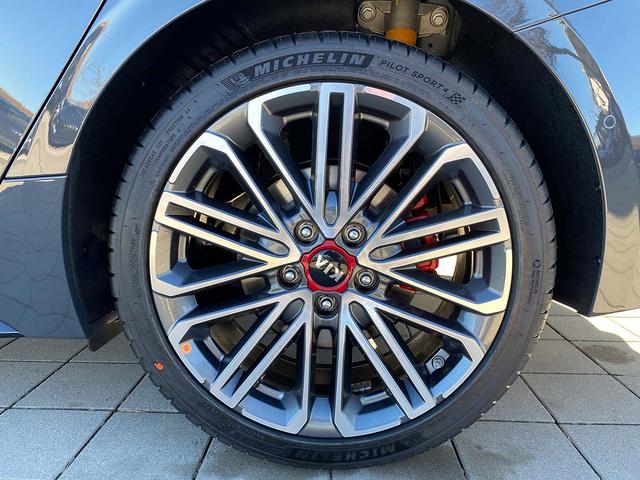 Ceed GT (D4) VOLLAUSSTATTUNG! 1.6 T-GDi 204 GPF 7DCT PANO, NAVI, JBL, LED, DAB+, UVM. (Vorlauf 30.07.2025) 