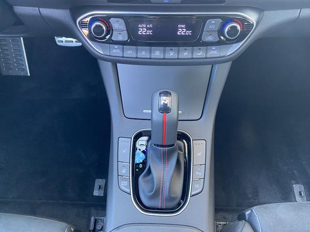 Hyundai i30 Fastback N Line Premium 1.5 T-GDI 48V-Mildhybrid Interieur Automatikgetriebe 