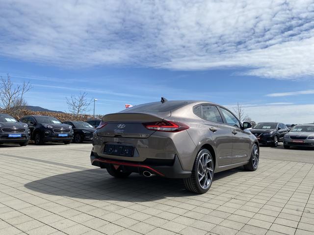 Hyundai i30 Fastback N Line Premium 1.5 T-GDI 48V-Mildhybrid N-line Exterieur