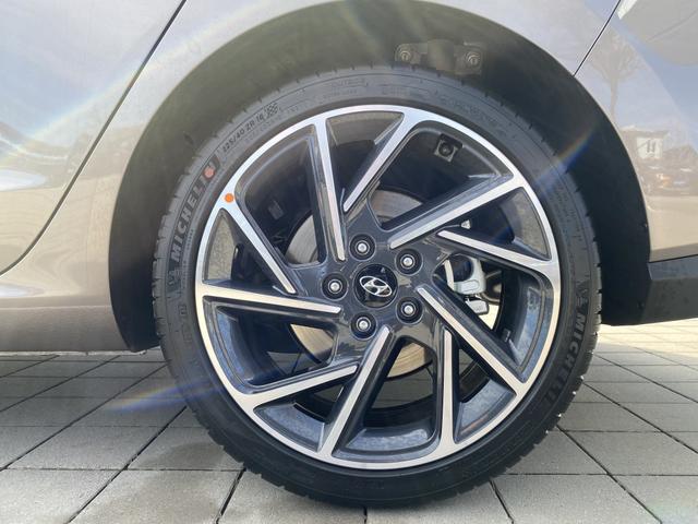 Hyundai i30 Fastback N Line Premium 1.5 T-GDI 48V-Mildhybrid N-line Exterieur Felgen 