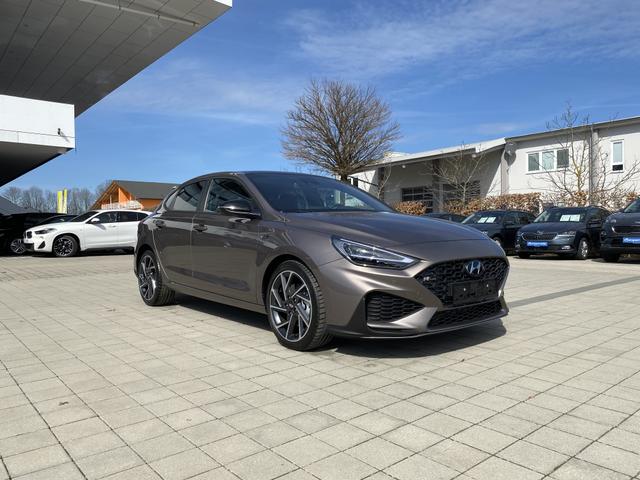 Hyundai i30 Fastback - N Line Premium 1.5 T-GDI 48V-Mildhybrid 160 DCT VOLLAUSSATTUNG! Navi, PDC, Pano, LED, DAB+, ACC uvm.