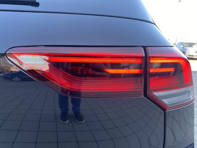  VW Golf 8 R-Line (D4) 1.5 eTSI Exterieur Scheinwerfer 