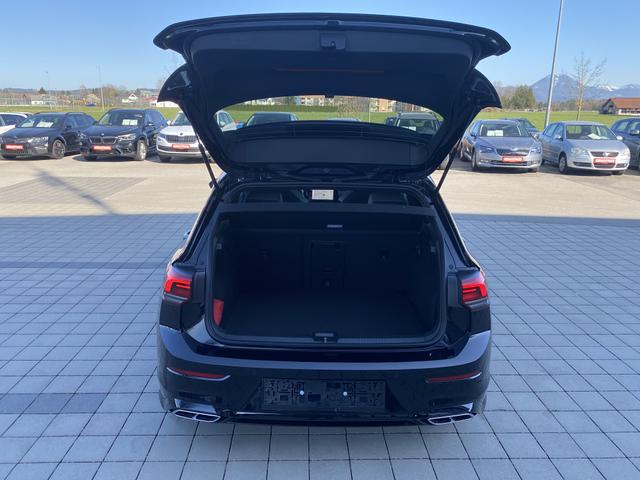  VW Golf 8 R-Line (D4) 1.5 eTSI Exterieur Kofferraum