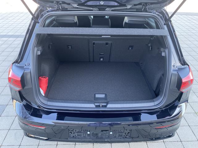  VW Golf 8 R-Line (D4) 1.5 eTSI Exterieur Kofferraum