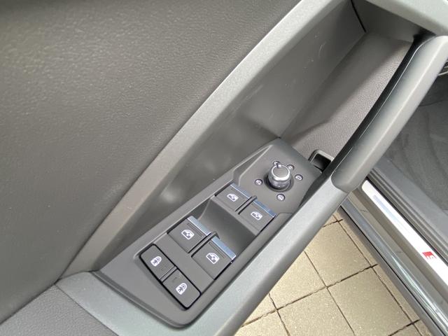  Audi Q3 advanced (D8) 35 TFSI S tronic S-LINE Interieur