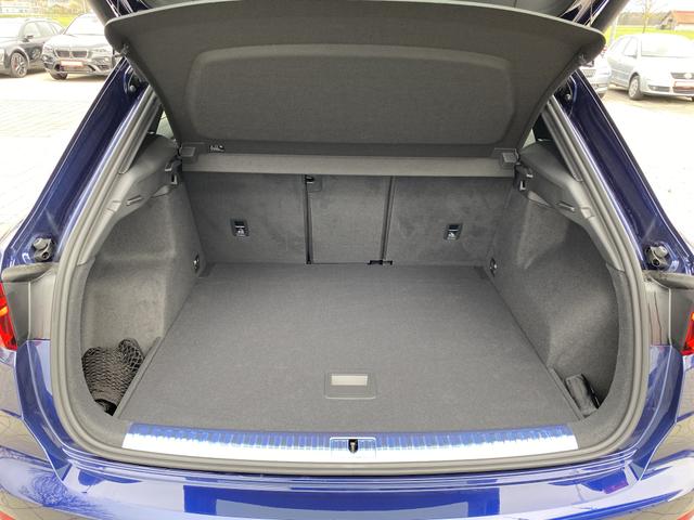 Audi Q3 advanced (D8) 35 TFSI S tronic S-LINE Interieur Kofferraum